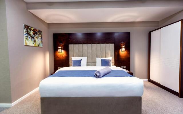 Parallel Hotel