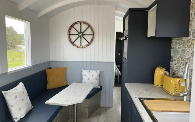 Acdc Glamping, Campervan , Caravan and Tent Resort