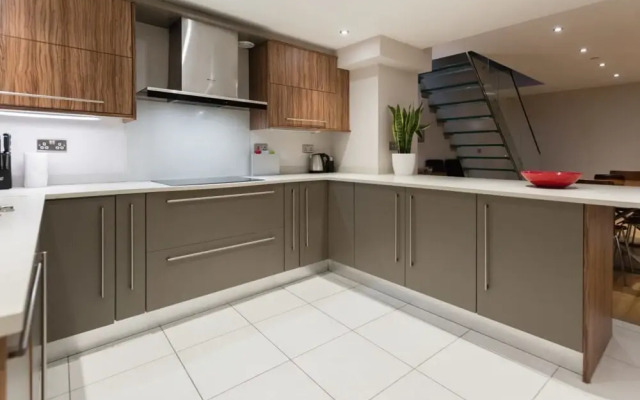 The Escalier Mews - Stunning 3bdr Home Flooded With Light