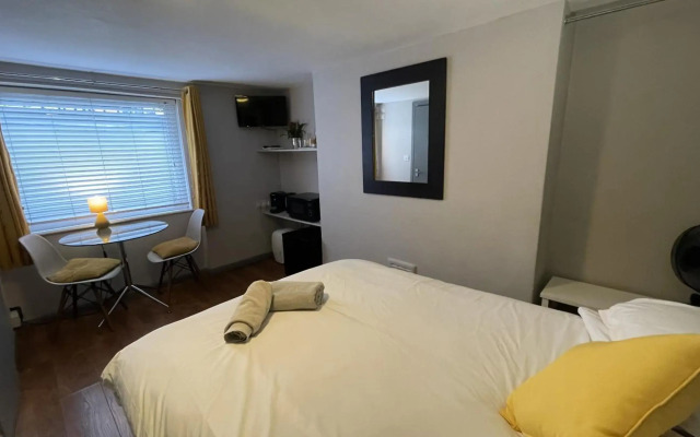 Ei8ht Brighton Apartments