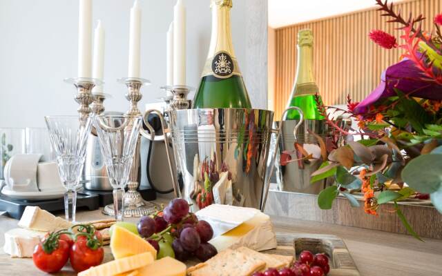 Castle Varagh Hotel & Bar