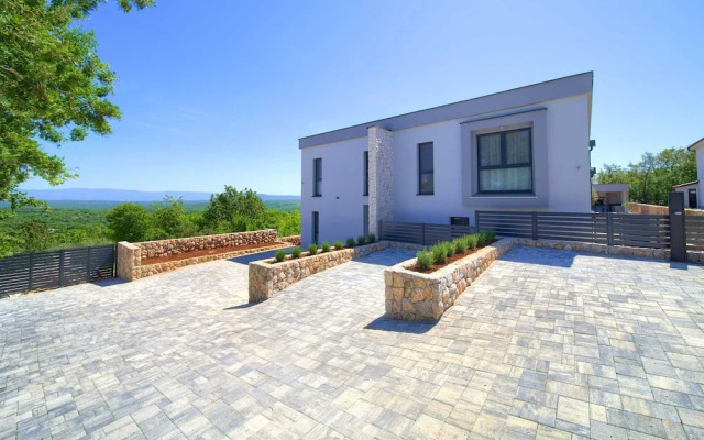 Villa Astrum With Heated Pool Jacuzzi and Sauna