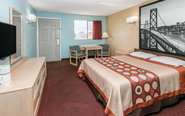 Super 8 by Wyndham Bishop