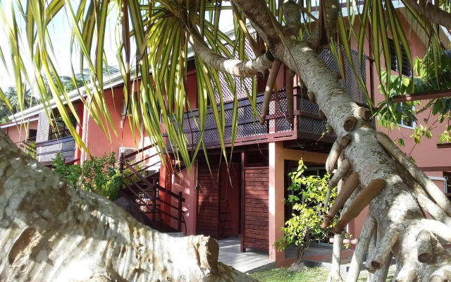 Bora Bora Holiday's Lodge and Villa