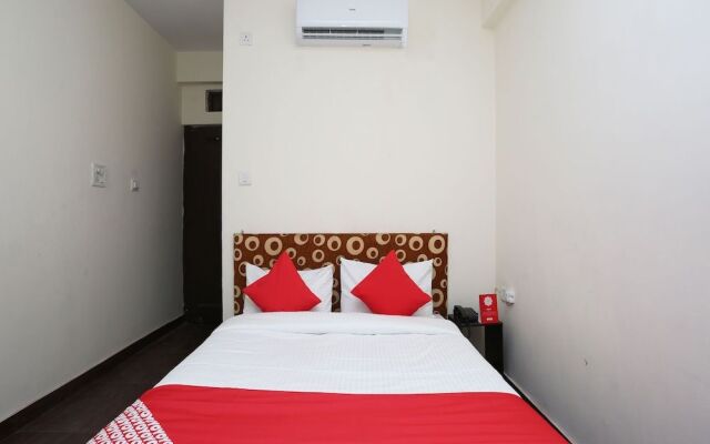 Oyo 30850 Hotel Hira