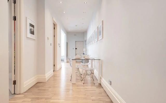 Stunning Home Near Earl's Court by Underthedoormat