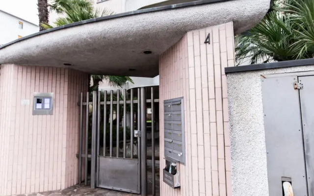 Pisani 4 in Monza With 1 Bathrooms