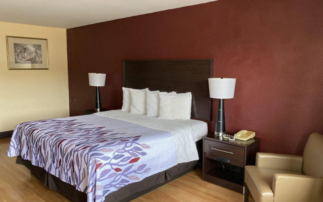 Red Roof Inn & Suites Cleveland, TN