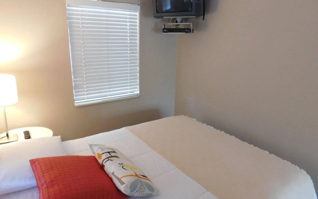 Nokomis Inn and Suites