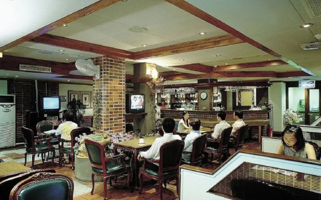 Longsheng Business and Leisure Hotel