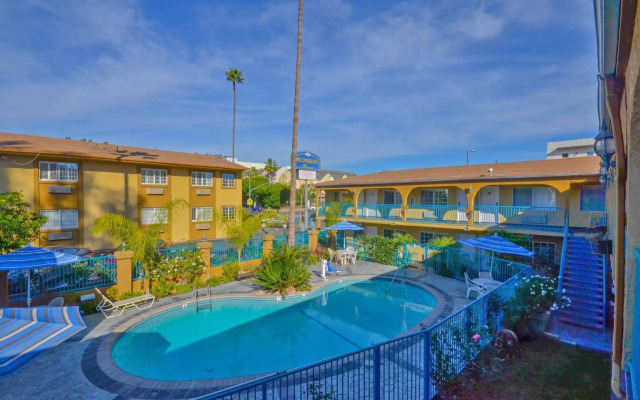 Hollywood City Inn
