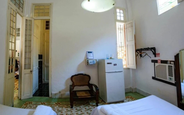 Casa Colonial Abogados Leonardo y Angela