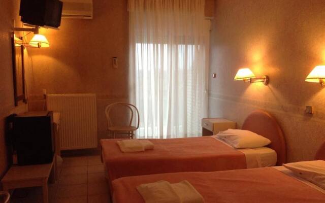 Plotini Hotel