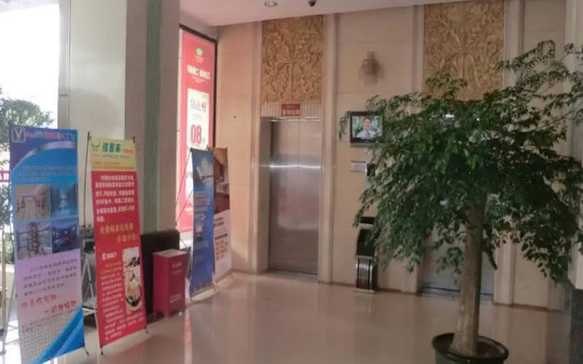 Vienna International Hotel (Shenzhen Shuanglong Subway Station)