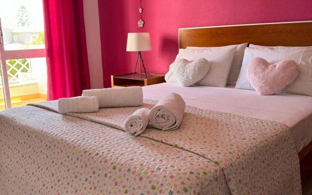 Pretty Sunny Guest Apartment