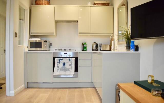 Modern 1 Bedroom Kensington Flat With Roof Terrace