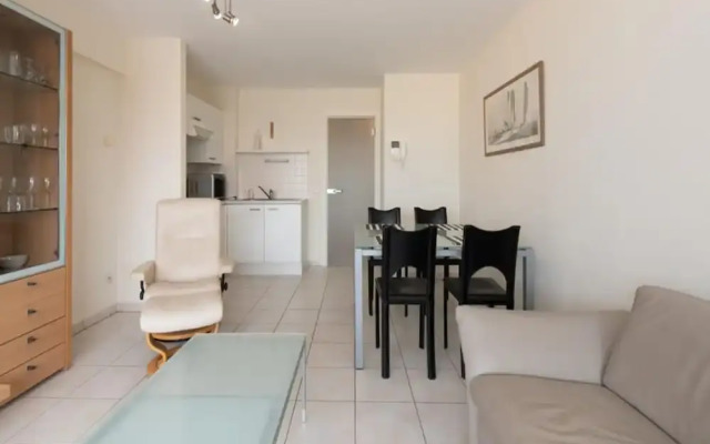 Apartment With Terrace and sea View in Mariakerke