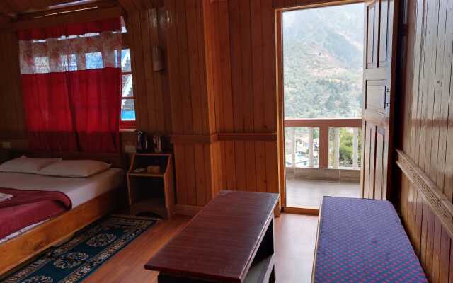 Mystic Lachung Retreat