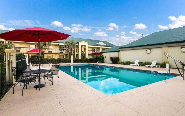 Quality Inn & Suites near Lake Eufaula