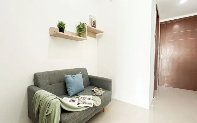 White Tone 1Br At Vittoria Residence Apartment