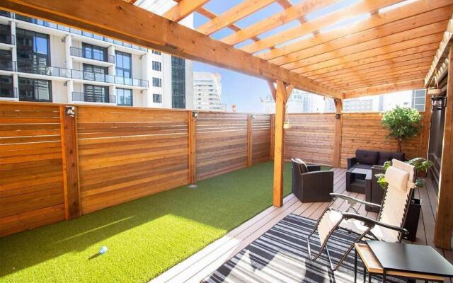 One Bedroom Suite With Patio Laundry and Parking