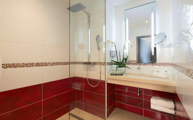 Kyriad Prestige Lyon Est - Saint Priest Eurexpo Hotel and Spa