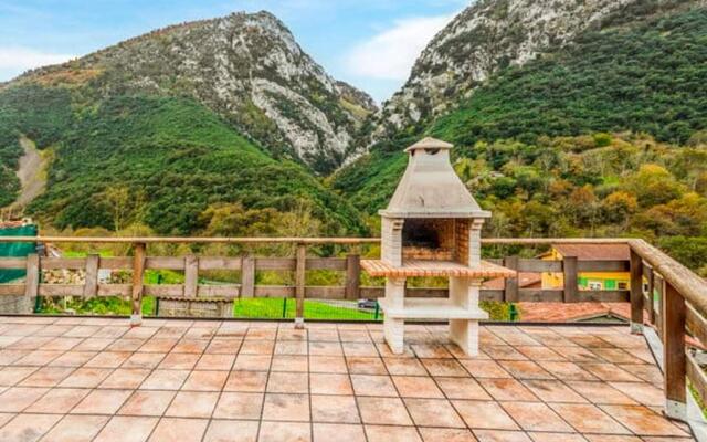 House with 3 bedrooms in Trescares with wonderful mountain view and enclosed garden 20 km from the beach