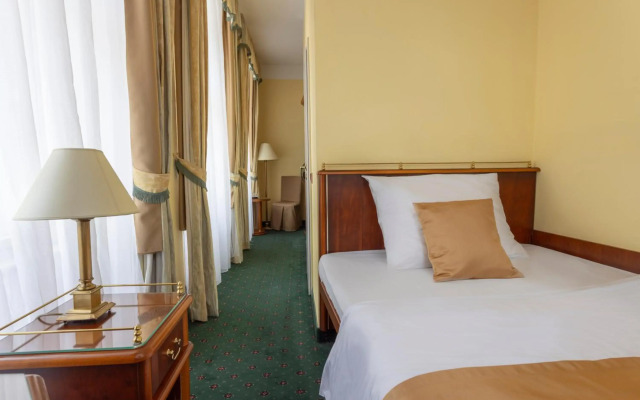 William Sivek Hotels