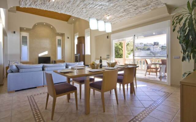 Villa - 5 Bedrooms with Pool, WiFi and Sea views - 105008