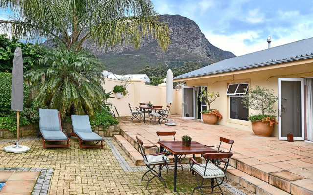 Petit Plaisir is a Romantic Self-catering Cottage on the Side of the Village no1