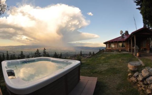 The Downing Mountain Lodge Hostel