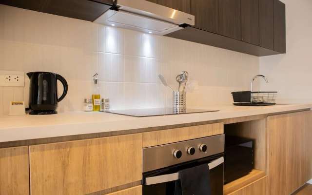 w Elegant 2BR Apartment in Miraflores Steps From Larcomar