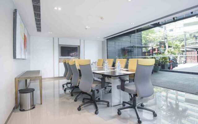 Отель Maitria Sukhumvit 18 Bangkok – A Chatrium Collection