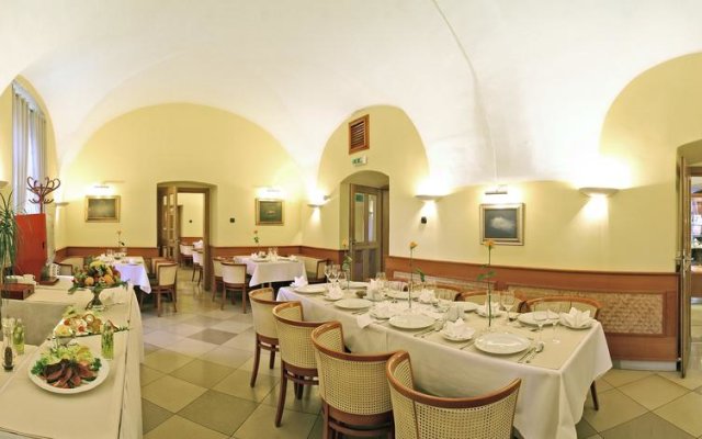 Gizella Hotel and Restaurant