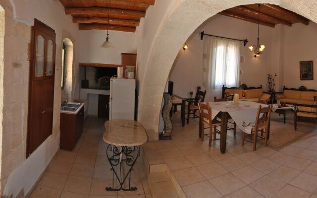 Skandalis Traditional Suites