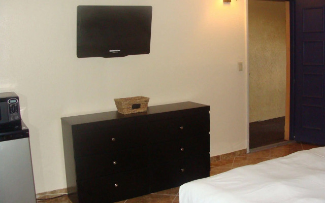 Sevilla Inn - Near Medieval Times