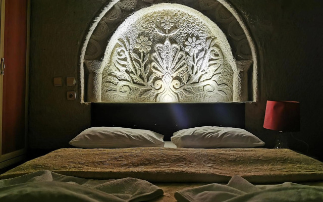 Falcon Cave Suites