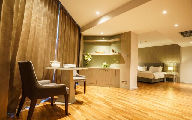 New Season Square Hotel