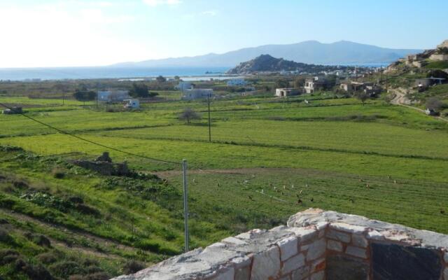 Armonia Studios and Villas