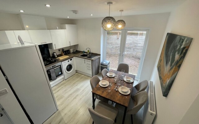3 Bedroom New House with WiFi