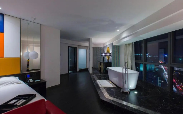 Orange Hotel Select