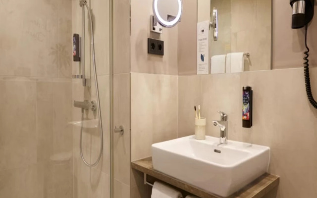 Holiday Inn - the niu, Hub Dusseldorf Messe by IHG