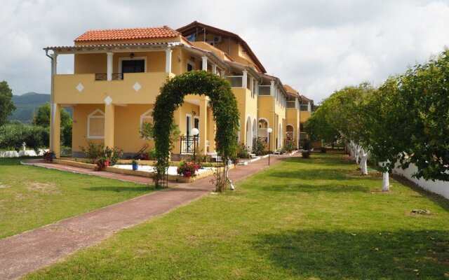 Studio in Corfu, With Pool Access, Enclosed Garden and Wifi