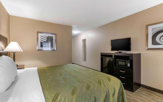 Quality Inn & Suites Des Moines - Merle Hay Road