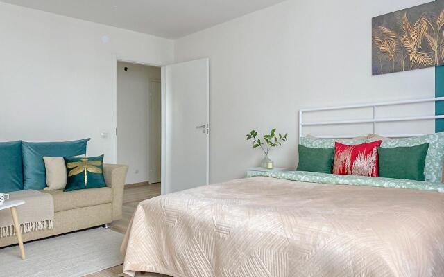 БТВ Апартс на улице Рощинская