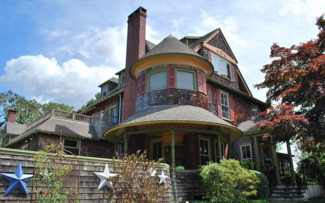 Fernbrook Inn