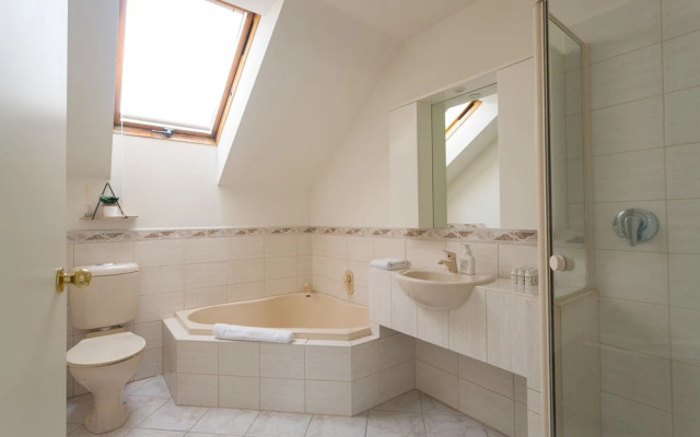 A colourful welcome to the bays and beaches