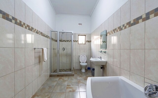Dzimbahwe Guest Lodge