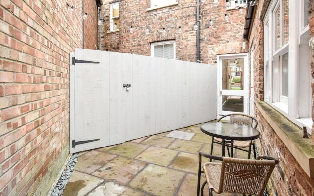 Saxon Rose Apartment