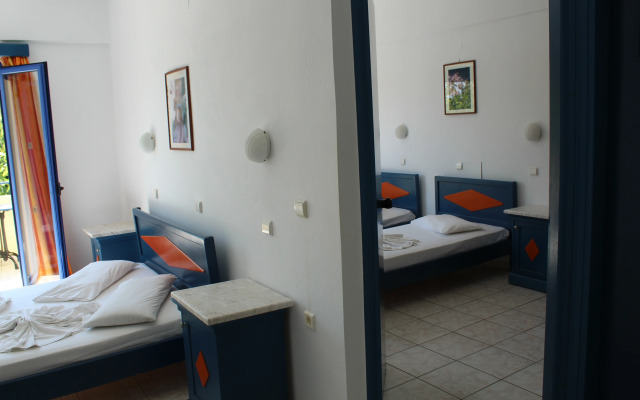 Leonidas Studios & Apartments